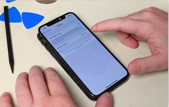 苹果祭出新措施！iPhone 换电池「非原厂」，将失去这项功能