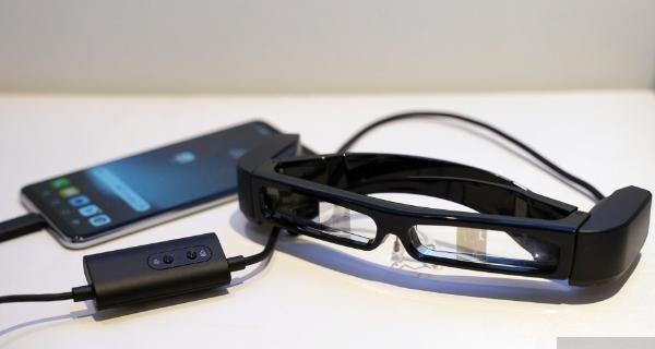 EPSON展示Moverio BT-30C扩增实境眼镜，认为AR应用将会更加普及