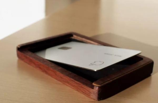 Apple Card不能放皮夹专用木盒，要价美金39元起（图）