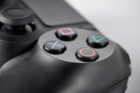 PS5独家功能曝光？Sony新专利让AI助理当「攻略本」