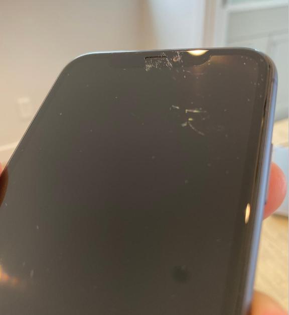 iPhone 11易刮伤出现瑕疵，入手后快上保护贴