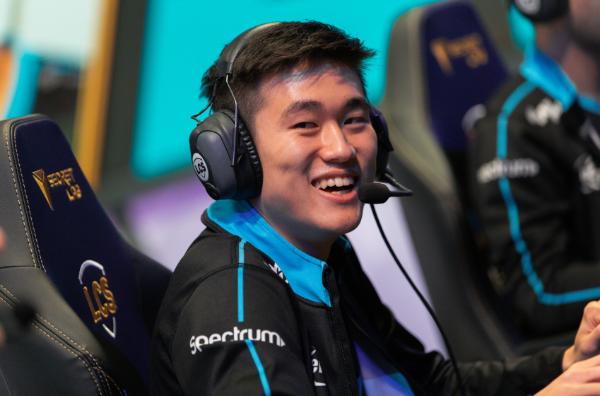 《英雄联盟》宝刀未老！Pobelter在CLG两夺单场MVP