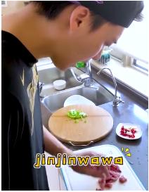 李易峰jinjinwawa是什么意思？李易峰jinjinwawa什么梗？